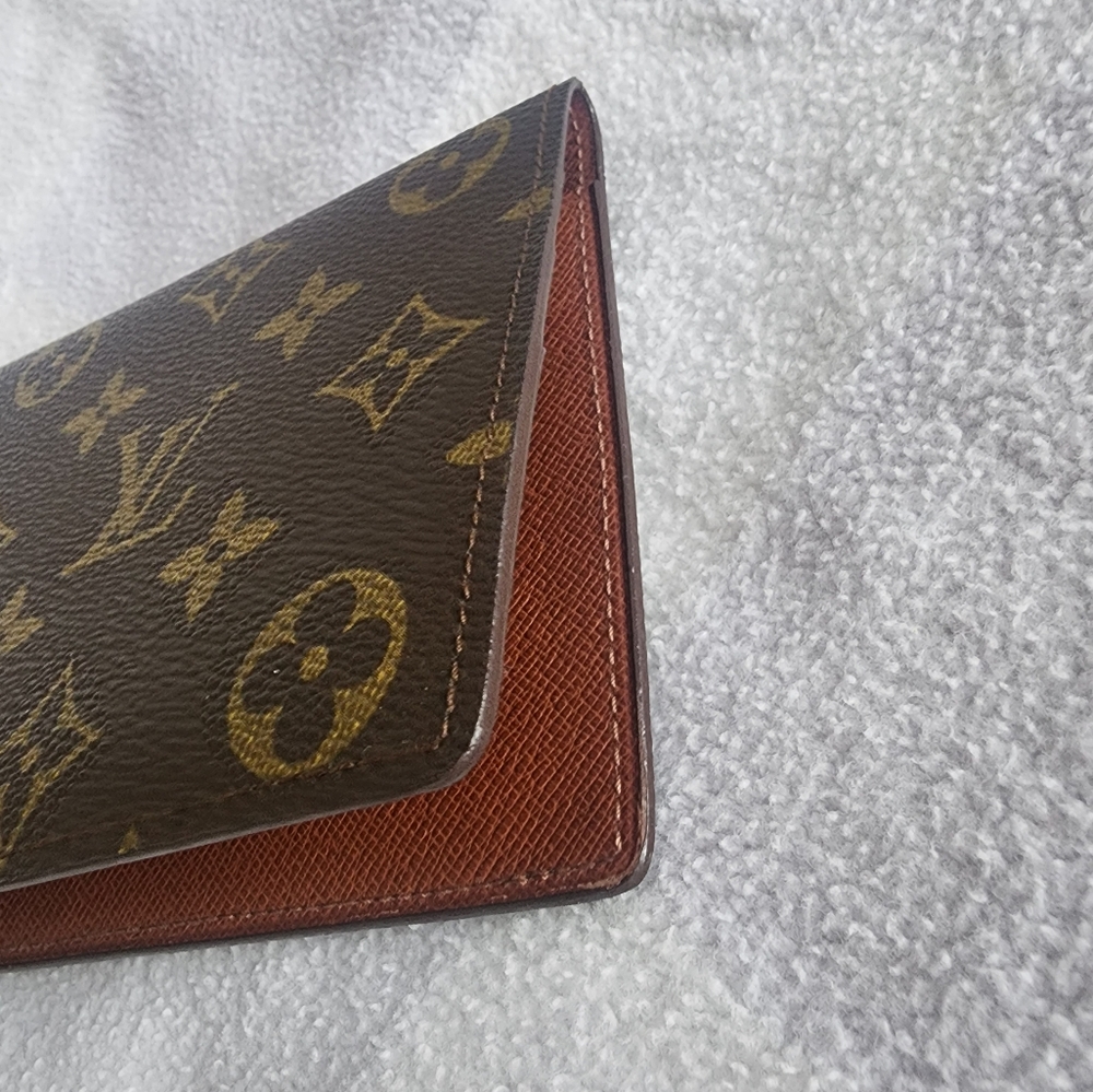 Authentic Louis Vuitton Monogram bi fold wallet - Picture 10 of 12